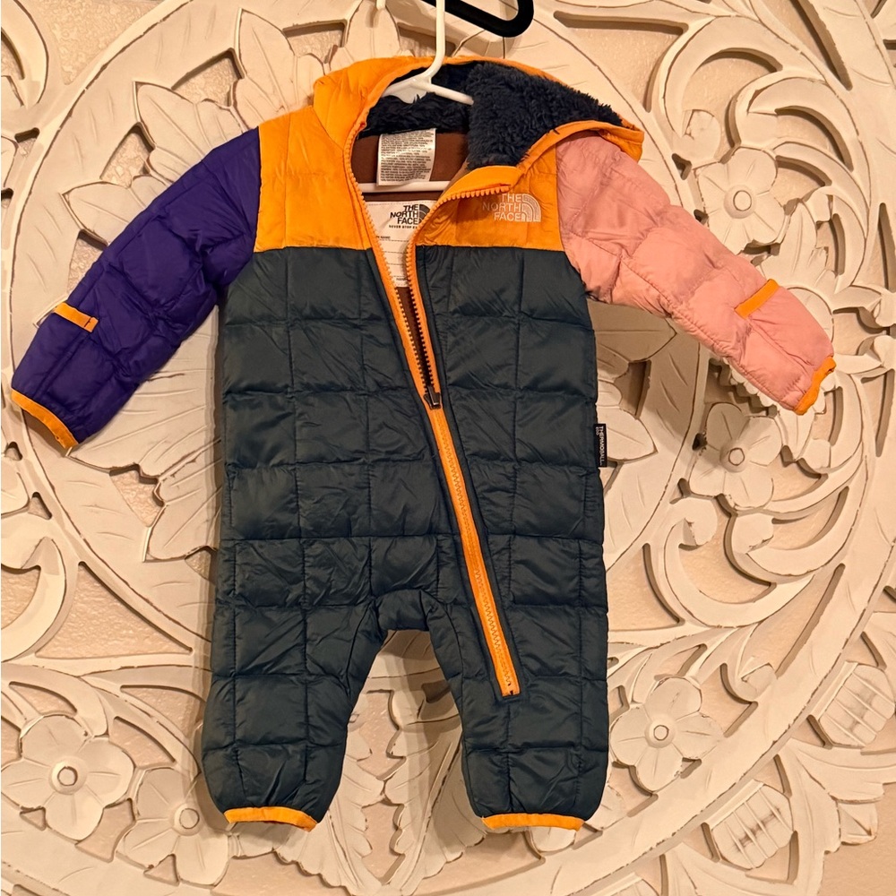 The North Face Kids Multicolor Insulated Footie onsie bunting snow suit